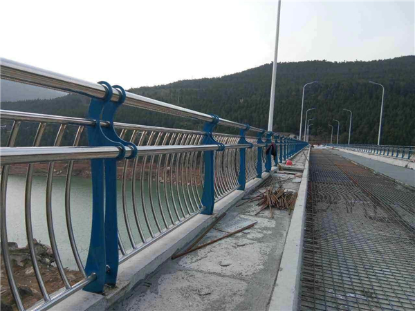 甘肃不锈钢桥梁护栏的特点及其在桥梁安全中的重要作用