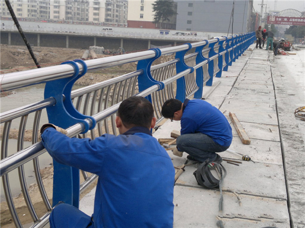 甘肃不锈钢河道护栏的特性及其在城市景观中的应用
